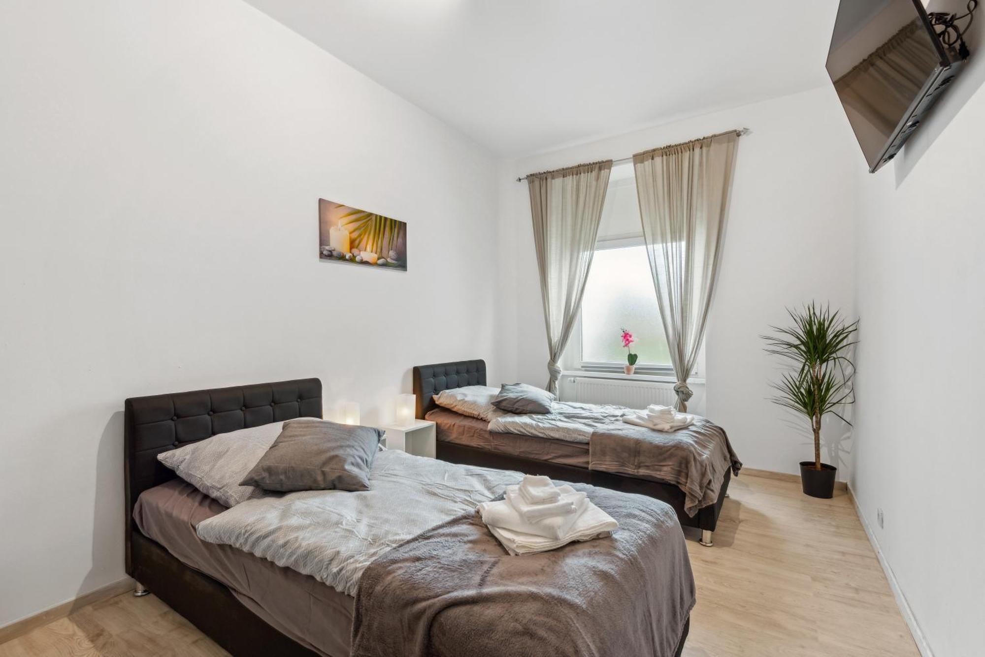 Zentrale Lage ... Ideal Fuer Geschaeftsleute, Monteure, Familien...3 Zimmer, Wlan, Smarttv Mettmann Exterior photo