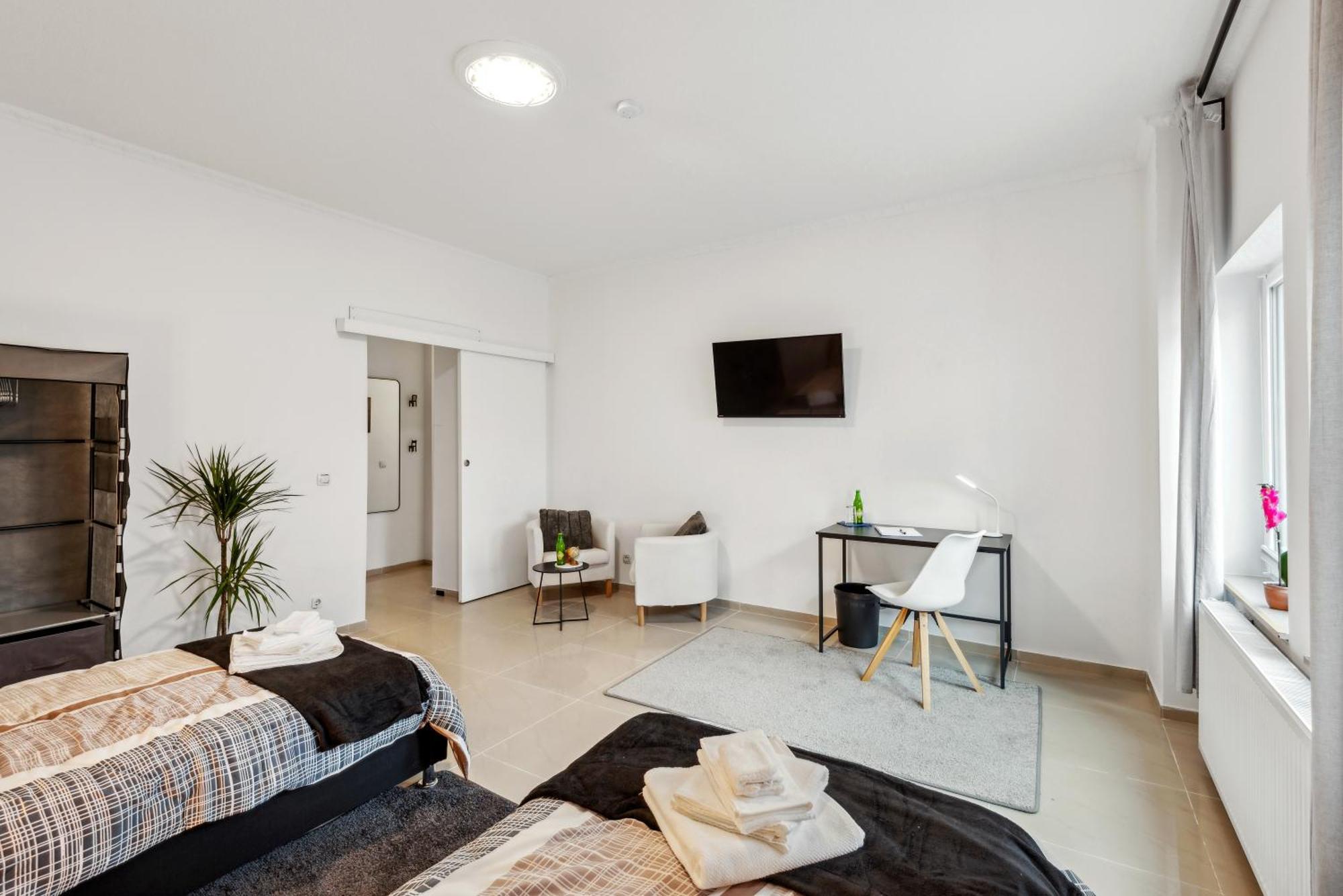 Zentrale Lage ... Ideal Fuer Geschaeftsleute, Monteure, Familien...3 Zimmer, Wlan, Smarttv Mettmann Exterior photo