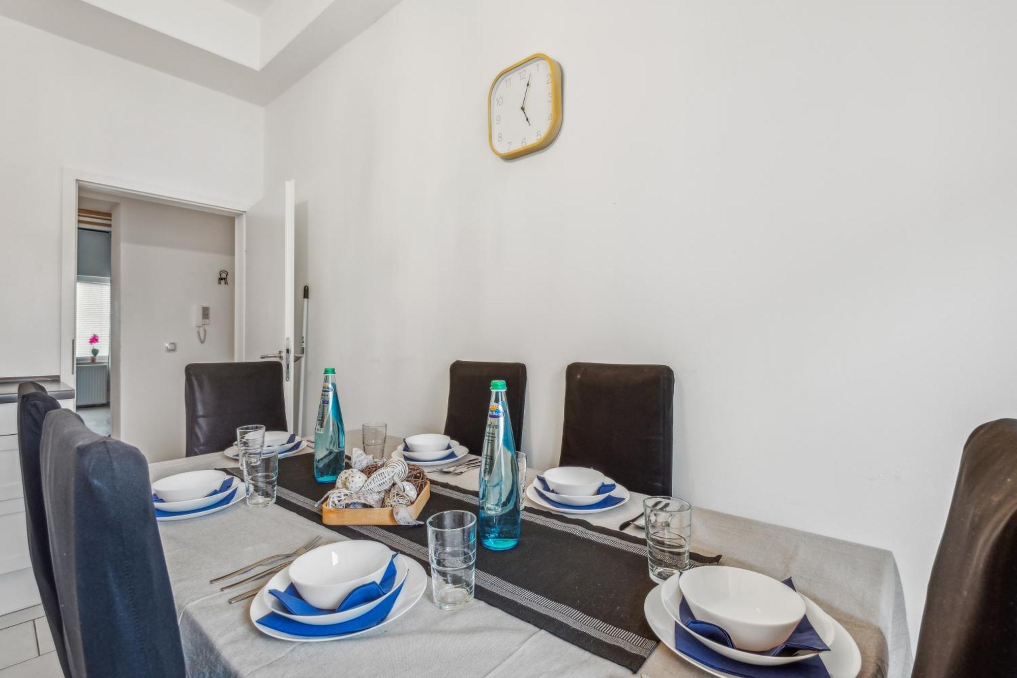 Zentrale Lage ... Ideal Fuer Geschaeftsleute, Monteure, Familien...3 Zimmer, Wlan, Smarttv Mettmann Exterior photo